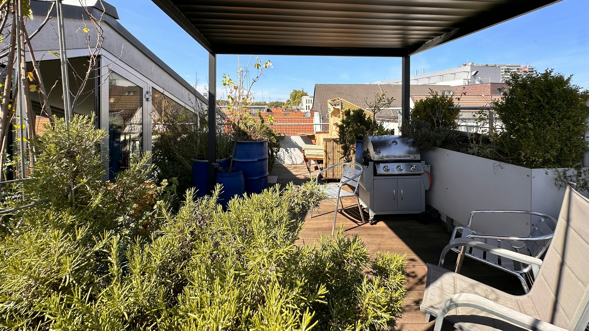 Die Dachterrasse ist auch begrünt