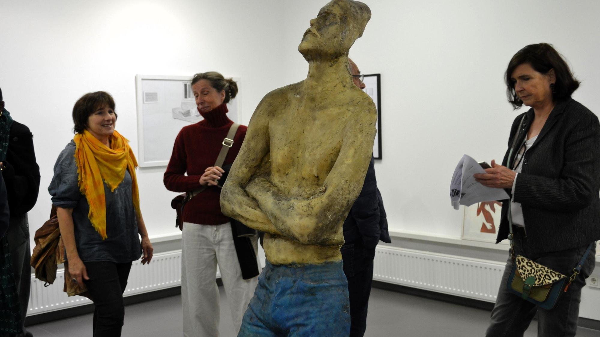 Die Ausstellung „Mensch“ wird bis zum 27. Oktober im Kunsthaus Troisdorf gezeigt.
Vielbeachtet: „Blue Jeans“ von Dierk Engelken