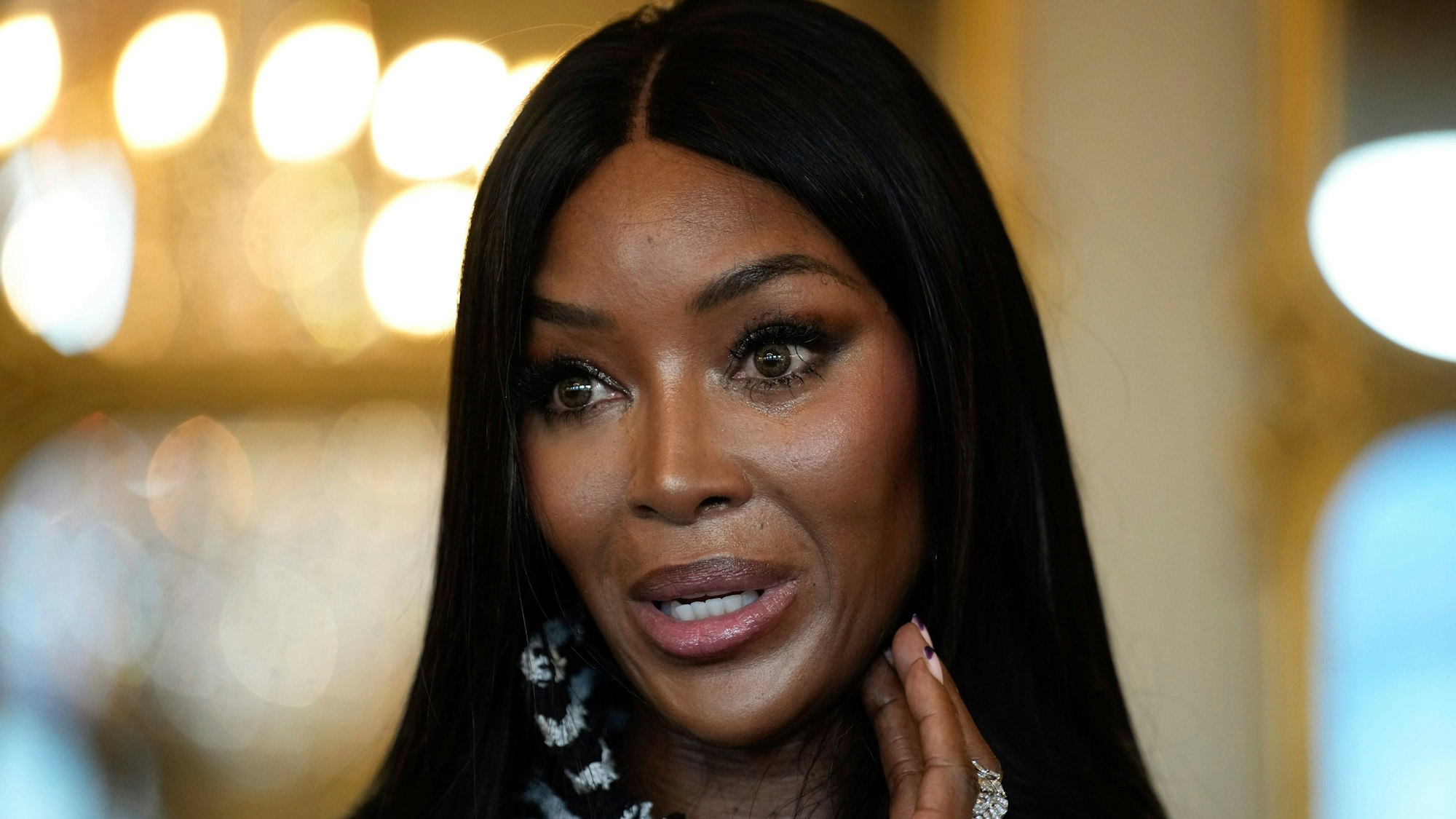 Naomi Campbell delivers a speech after being awarded with the medal of "Chevalier de l'Ordres des Arts et des Lettres", at the Culture ministry, in Paris, Thursday, Sept. 26, 2024. (AP Photo/Louise Delmotte)