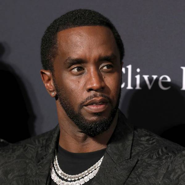 Sean Combs kommt zur Pre-Grammy Gala And Salute To Industry Icons im Beverly Hilton Hotel.