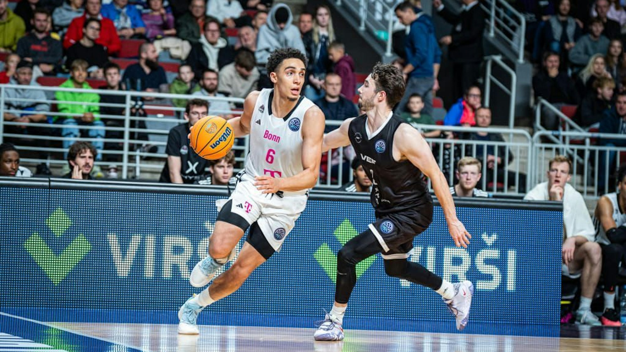 Telekom Baskets Angelo Allegri (l.) war in Riga mit elf Punkten zweitbester Bonner Werfer.