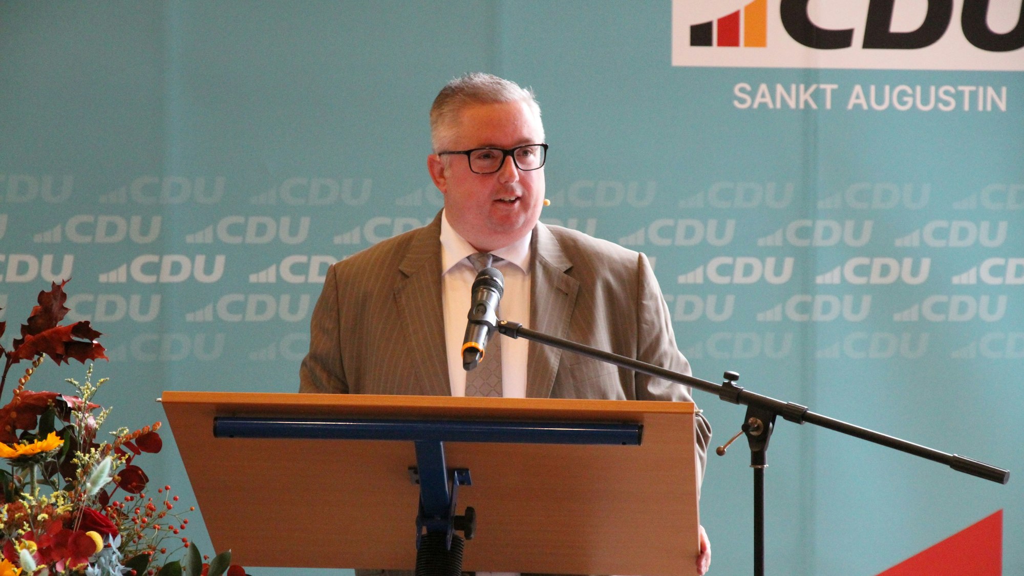 Feier der CDU Sankt Augustin zum Tag der Deutschen Einheit 2024, Landtagsabgeordneter Sascha Lienesch am Rednerpult