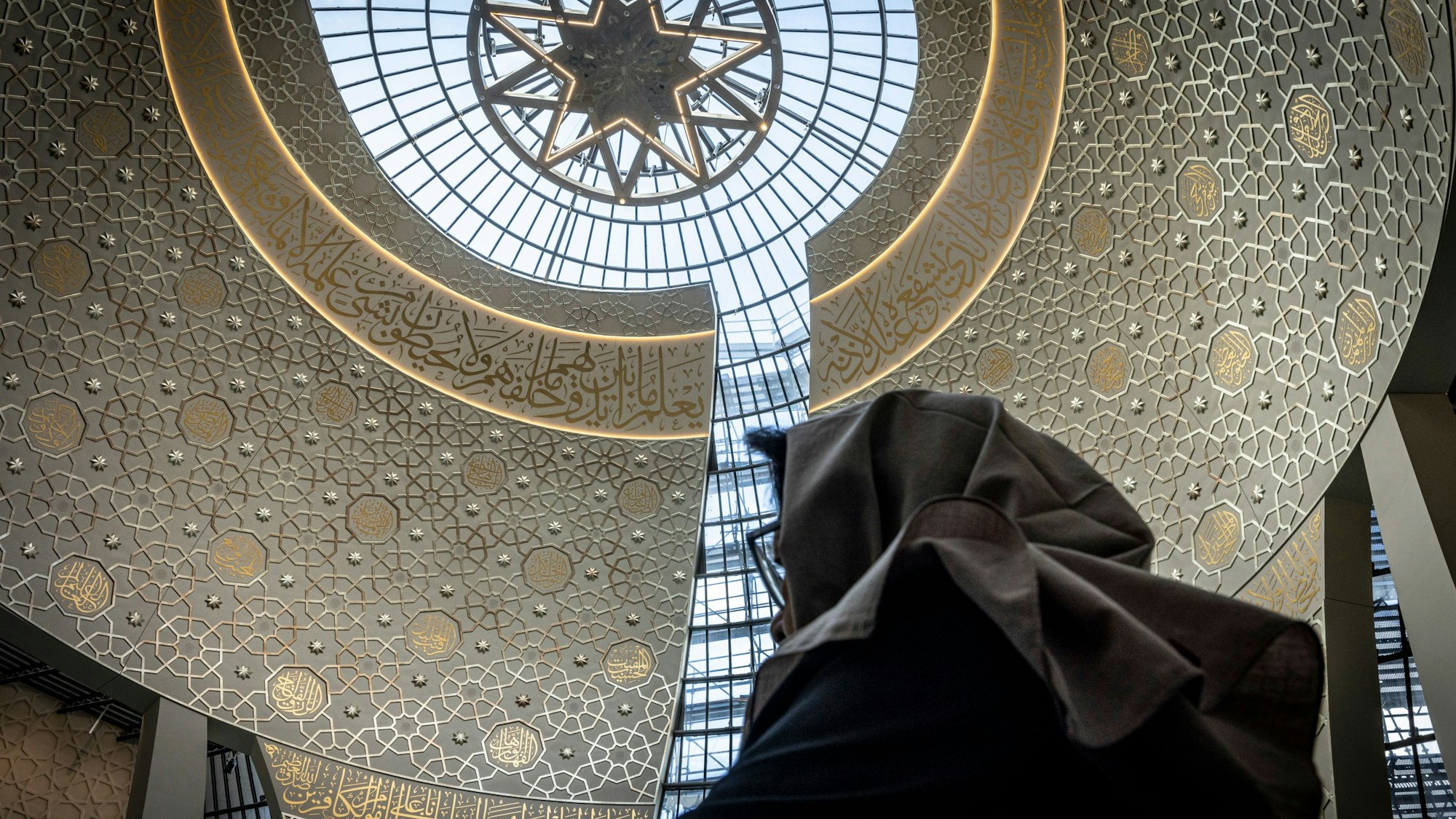 Dach der Zentralmoschee in Köln.