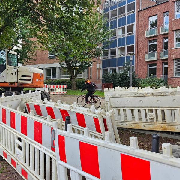 Eine Baustelle in der Bergheimer Fußgängerzone.
