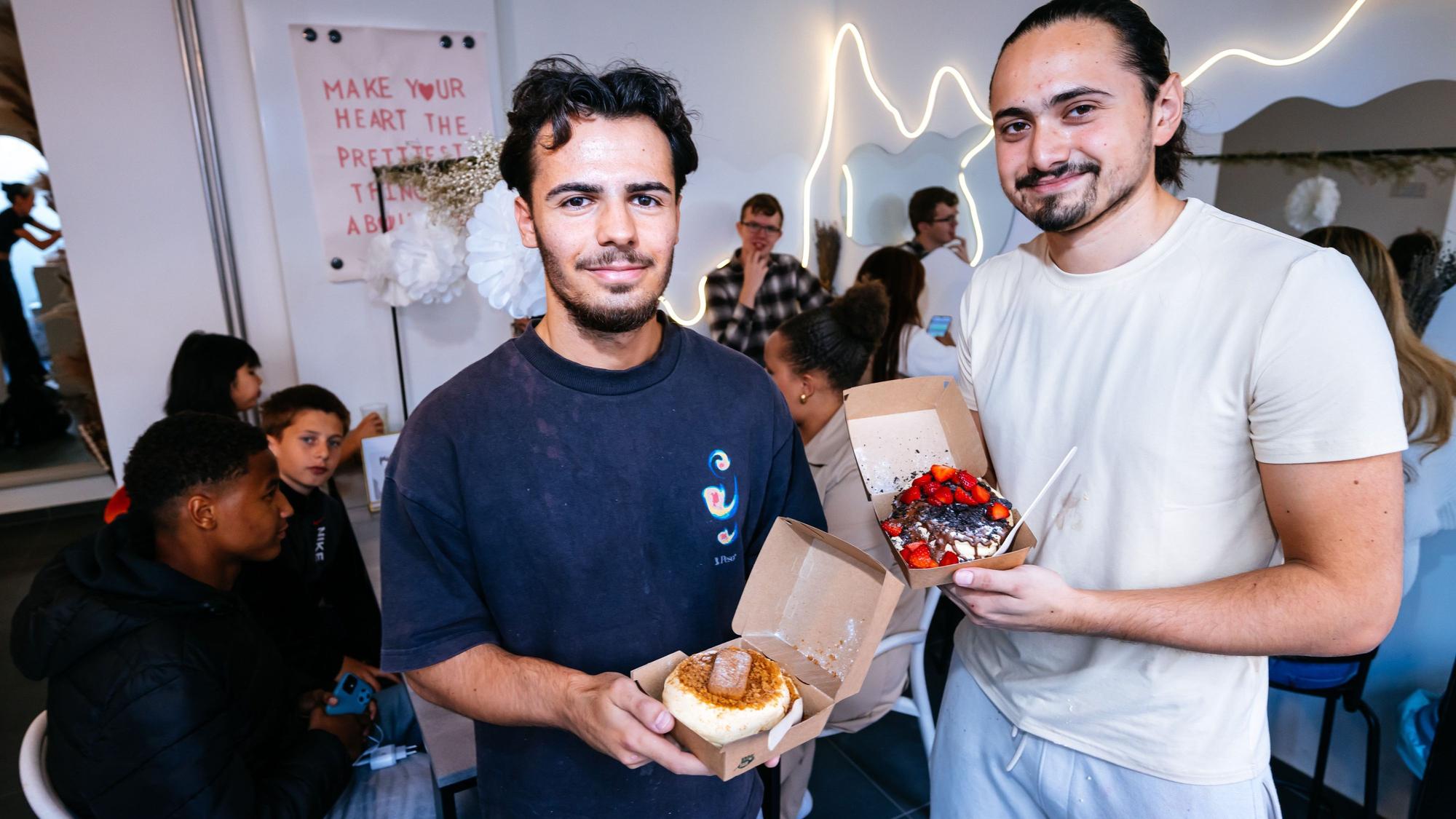 Pancake-Experten: Taylan Demir (rechts) und sein Cousin Onur im „Pufu“.
