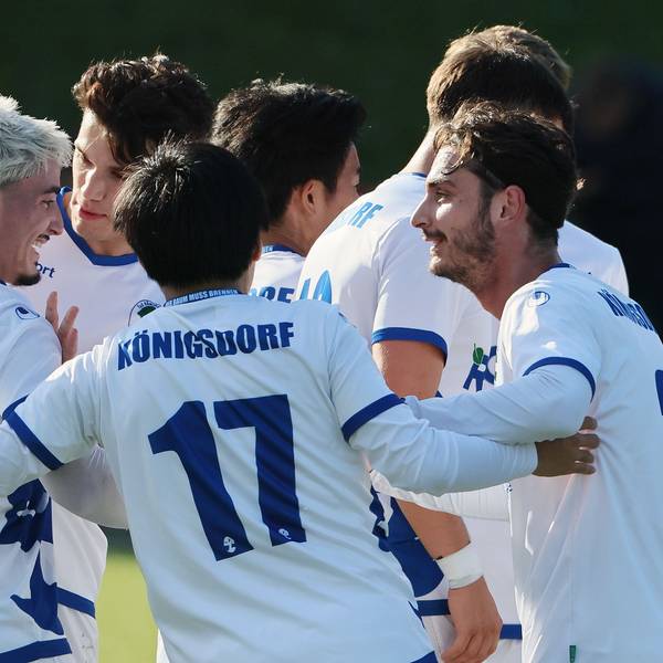 Die Spieler von BW Königsdorf jubelten nach dem Tor zum 1:0 durch Salvatore Davide Giambra. Und auch nach 120 Minuten hatten sie Grund zur Freude.