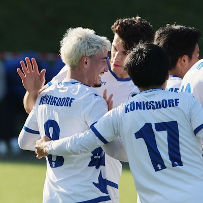 Die Spieler von BW Königsdorf jubelten nach dem Tor zum 1:0 durch Salvatore Davide Giambra. Und auch nach 120 Minuten hatten sie Grund zur Freude.