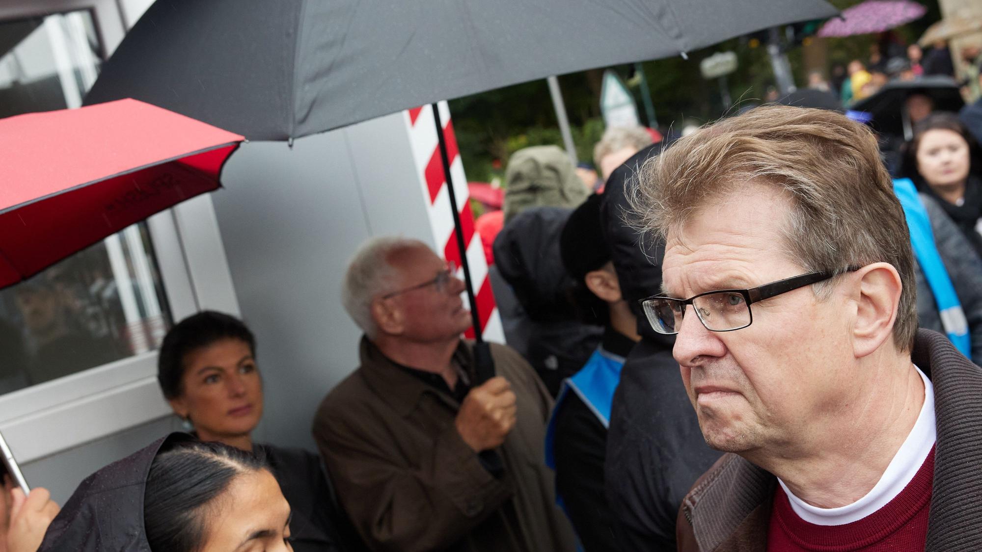 SPD-Politiker Ralf Stegner wurde für seine Worte zur Ukraine bei der „Friedensdemonstration“ in Berlin ausgebuht.