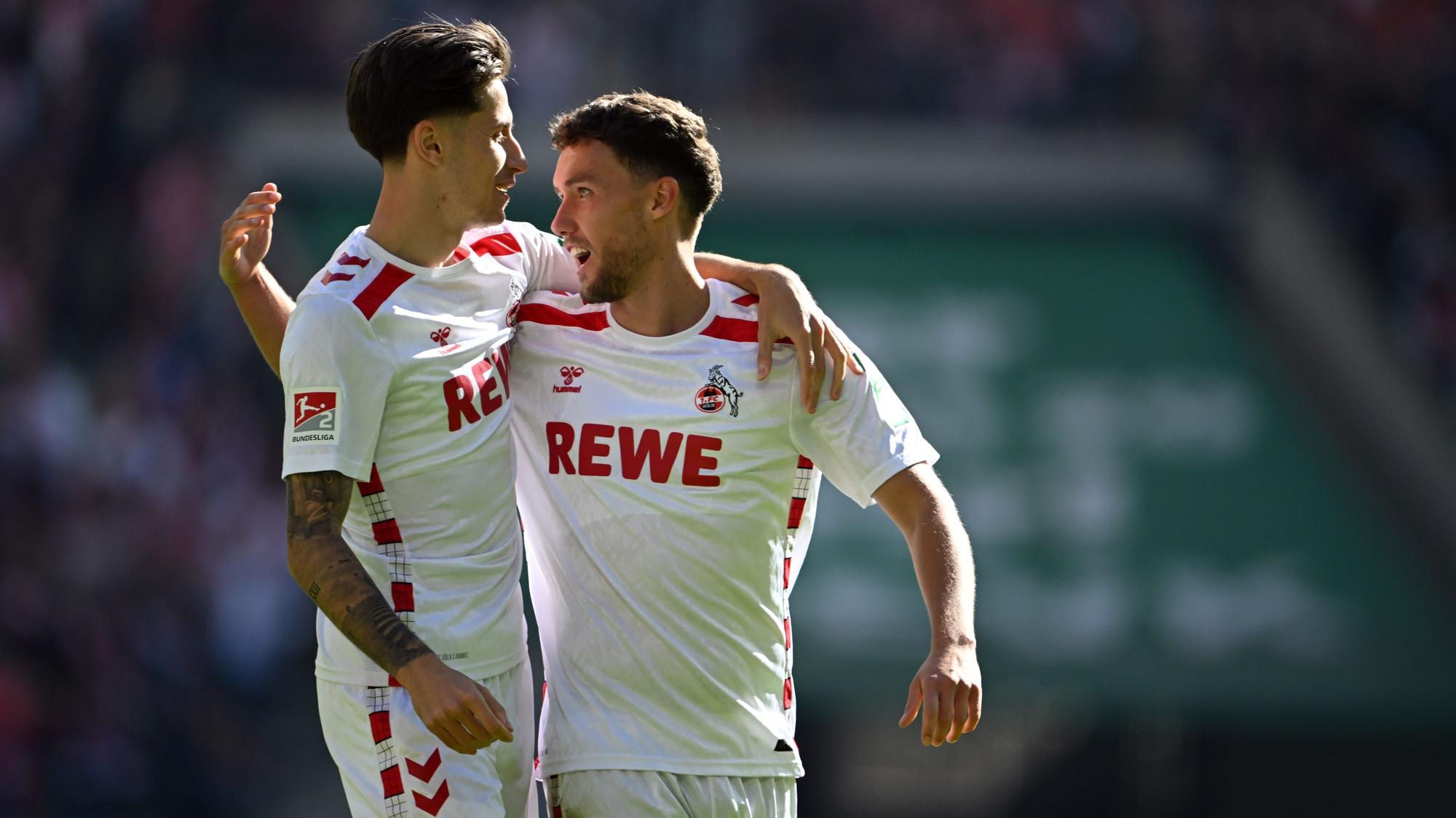 : 2. Bundesliga, 1. FC Köln - SSV Ulm 1846, 8. Spieltag, im RheinEnergieStadion, Kölns Luca Waldschmidt (r) und Denis Huseinbasic bejubeln das Tor zum 2:0.
