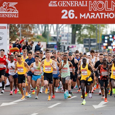 Ordentlich was los auf den Kölner Straßen: Über 37.000 Menschen gehen beim Köln-Marathon an den Start.