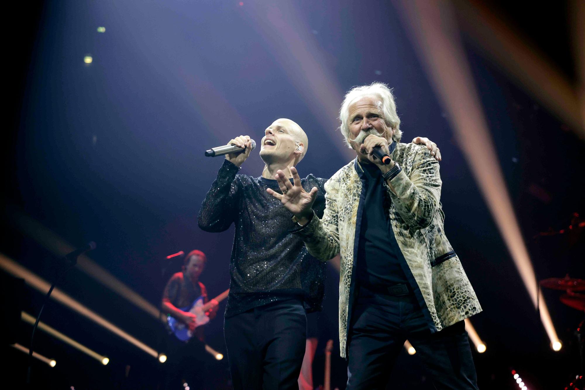 Auch Henning Krautmacher sang mit Oliver Niesen.