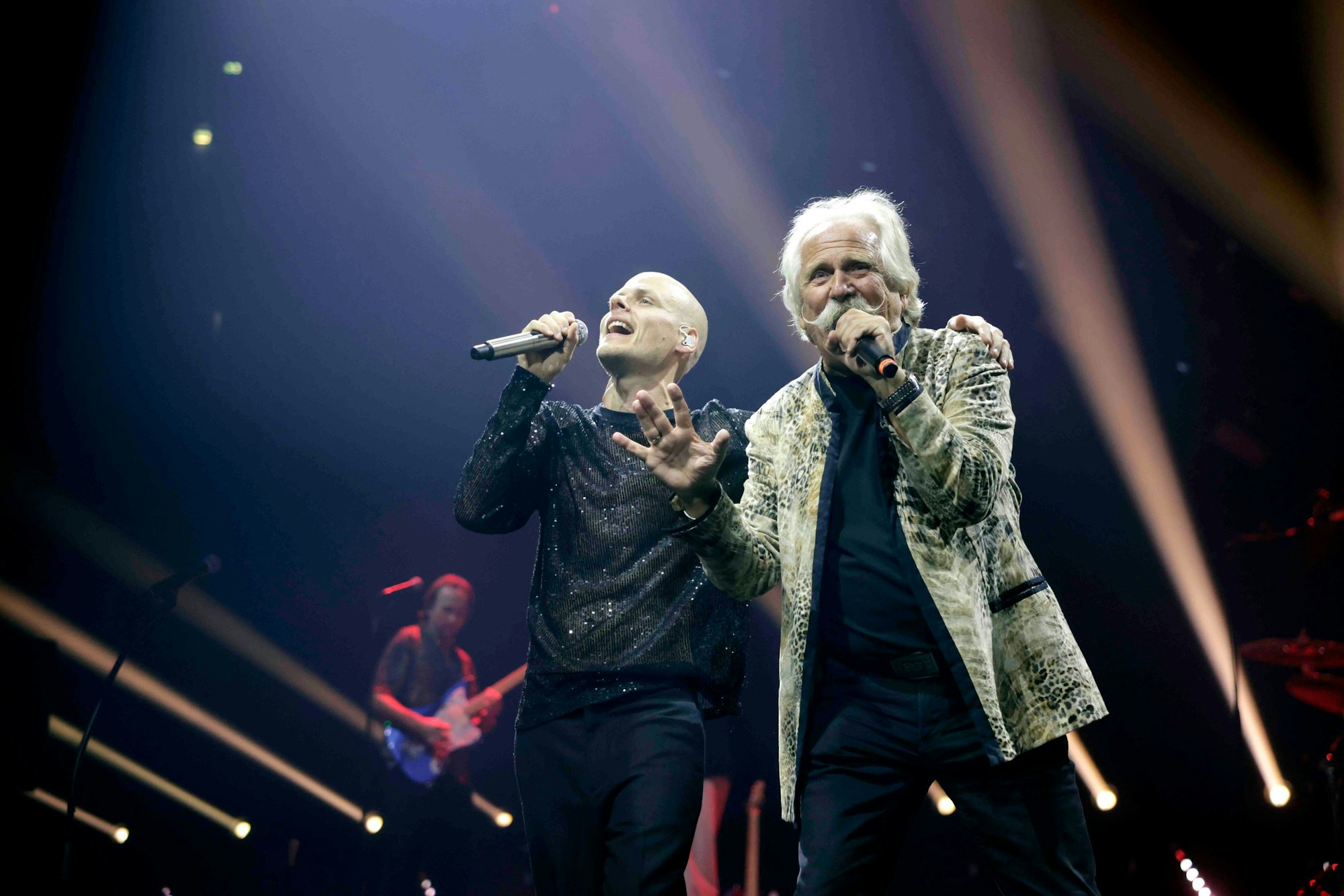 Auch Henning Krautmacher sang mit Oliver Niesen.