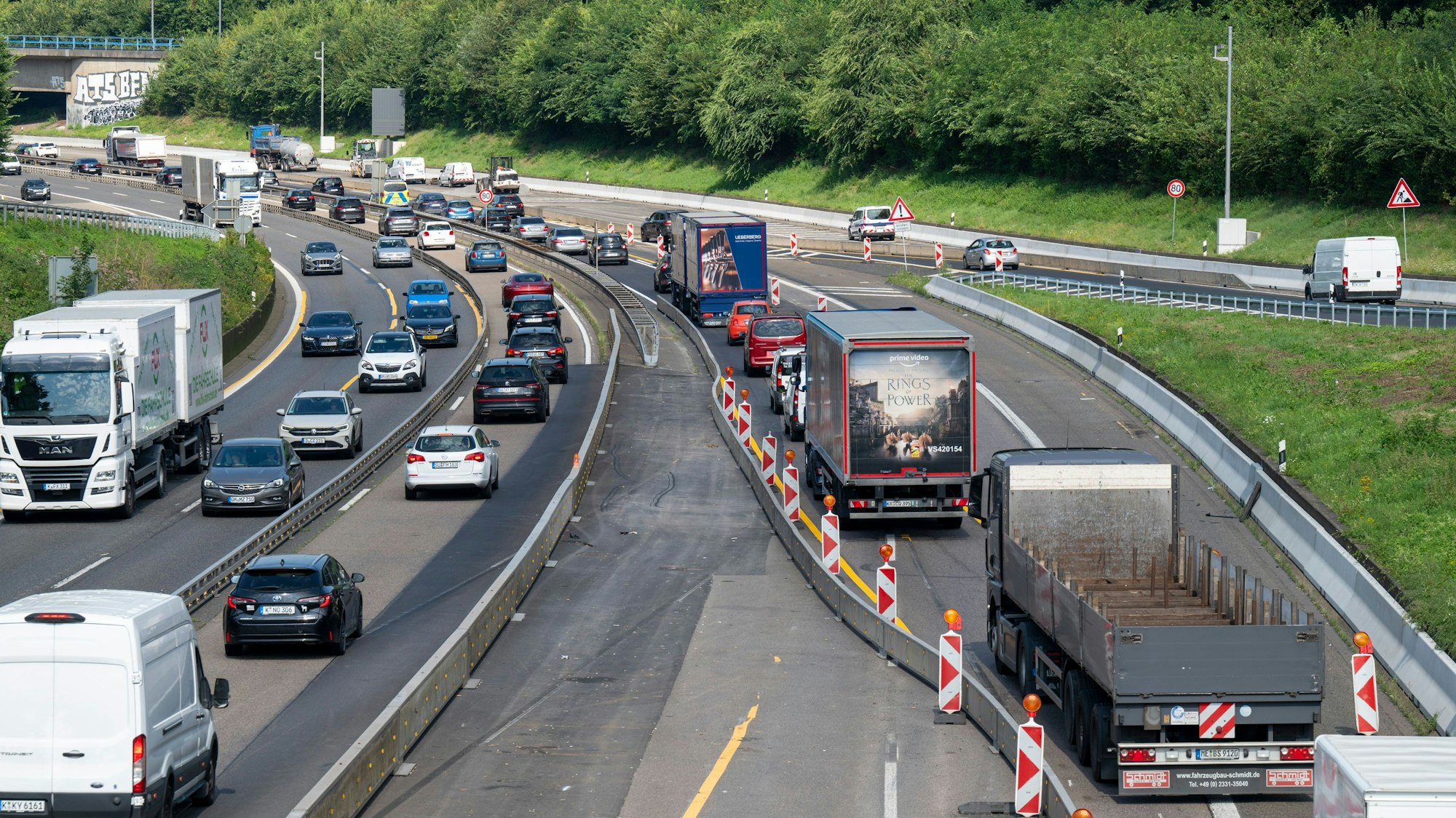 Vor allem Baustellen sorgen immer wieder für Staus – wie auf diesem im Sommer 2024 aufgenommen Bild auf der A4 bei Refrath. (Archivbild)