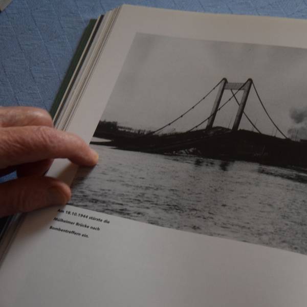Ein Bild zeigt die zerstörte Mülheimer Brücke