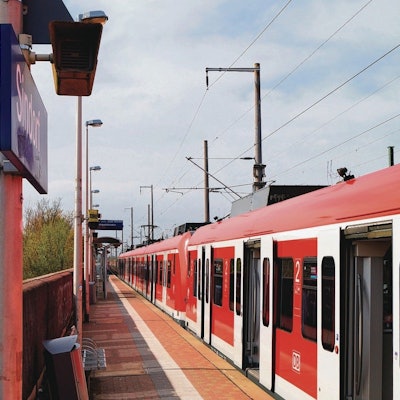 Das Bild zeigt den Bahnsteig in Kerpen-Sindorf