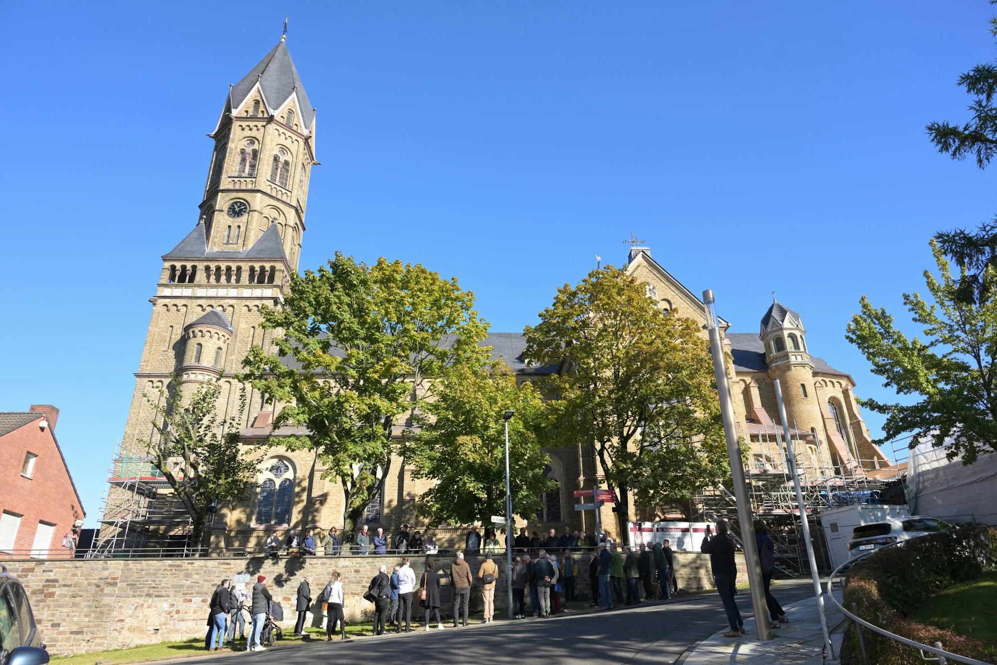 St. Nikolaus Bensberg Einweihng 24. Wegemarke auf dem Jakobusweg
