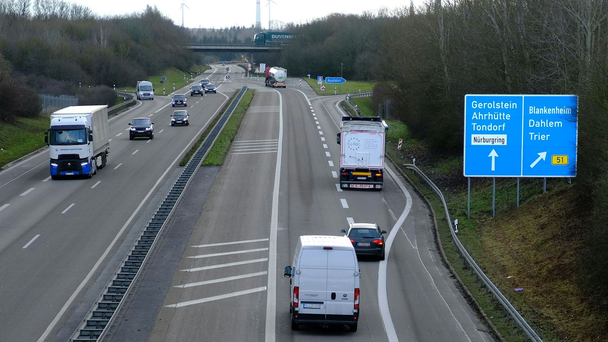 Das Ende der Bundesautobahn 1 an der Anschlussstelle Blankenheim bei Tondorf.