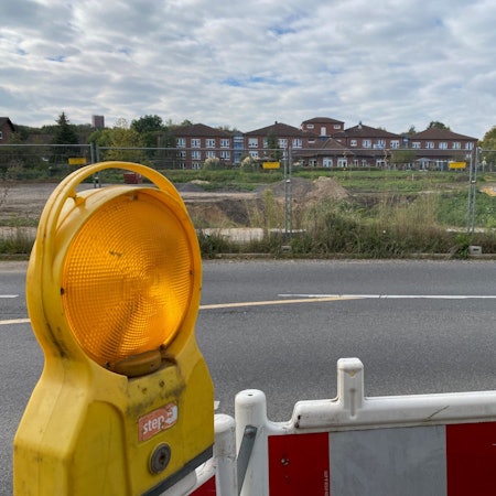 Zu sehen ist der Bauplatz der Feuerwache an der Römerstraße.