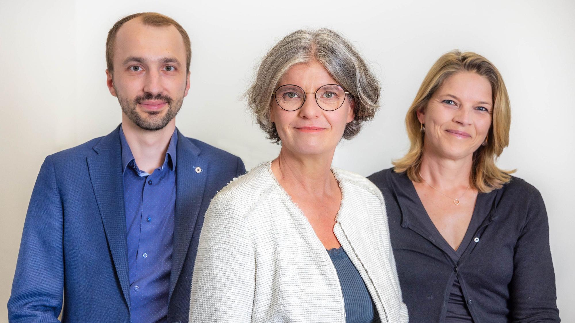 Robert Saß, hier mit Simone Holderried und Elisabeth Kühl, kritisiert das Vorgaben von Schwarz-Rot.