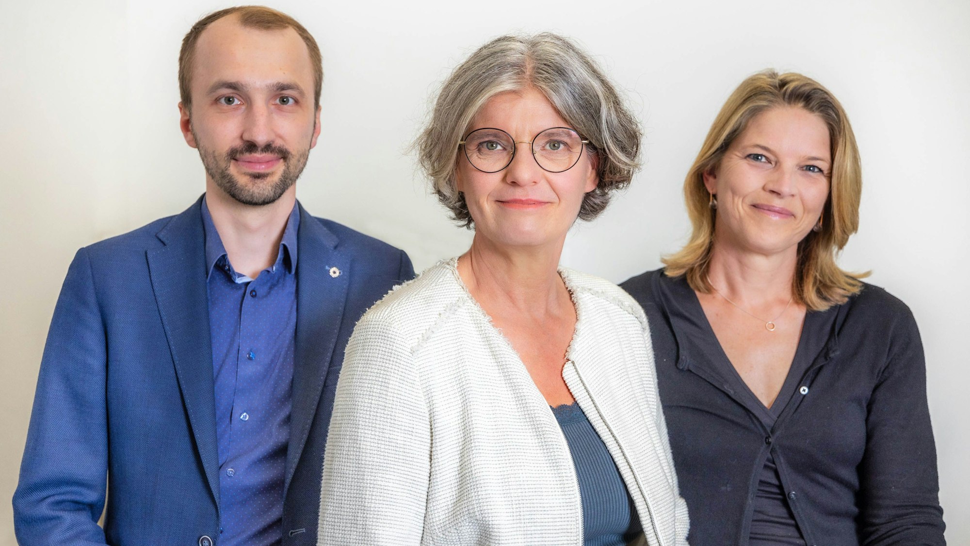 Zu sehen sind der Grünen-Vorsitzende Robert Saß, die voraussichtliche Bürgermeisterkandidatin Simone Holderried und die Grünen-Vorsitzende Elisabeth Kühl.