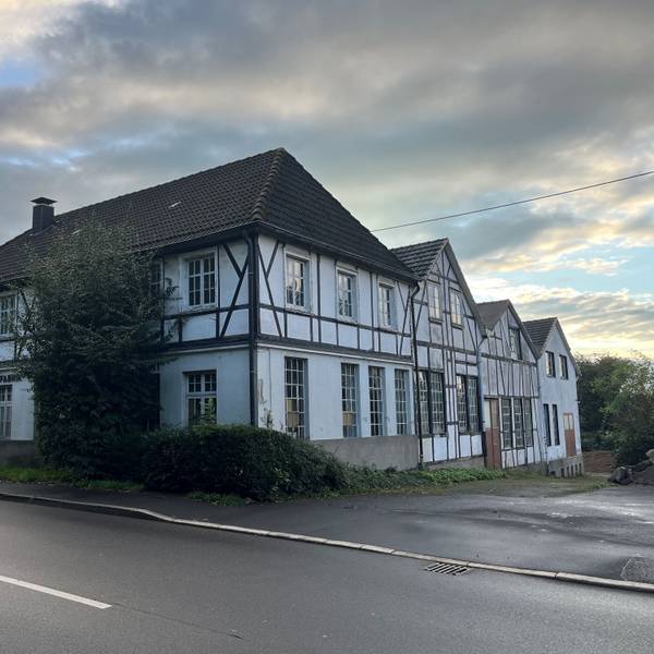 Die ehemalige Metallwarenfabrik Koch am Nümbrechter Ortseingang.