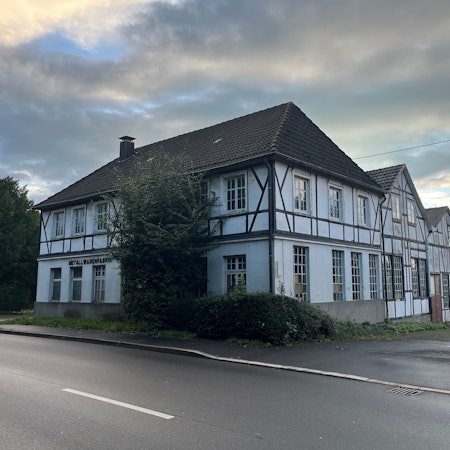 Die ehemalige Metallwarenfabrik Koch am Nümbrechter Ortseingang.