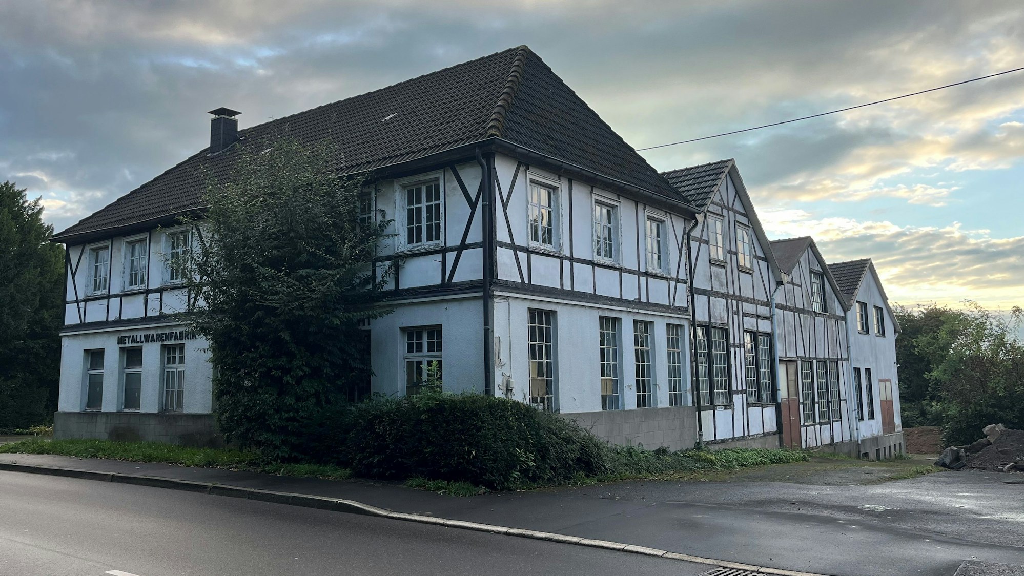 Die ehemalige Metallwarenfabrik Koch am Nümbrechter Ortseingang.