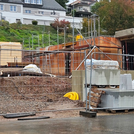 Blick auf eine Baustelle.