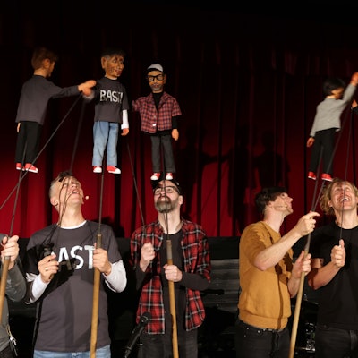 Die Stockpuppen-Klone von Kasalla wurden eigens für das Stück angefertigt.