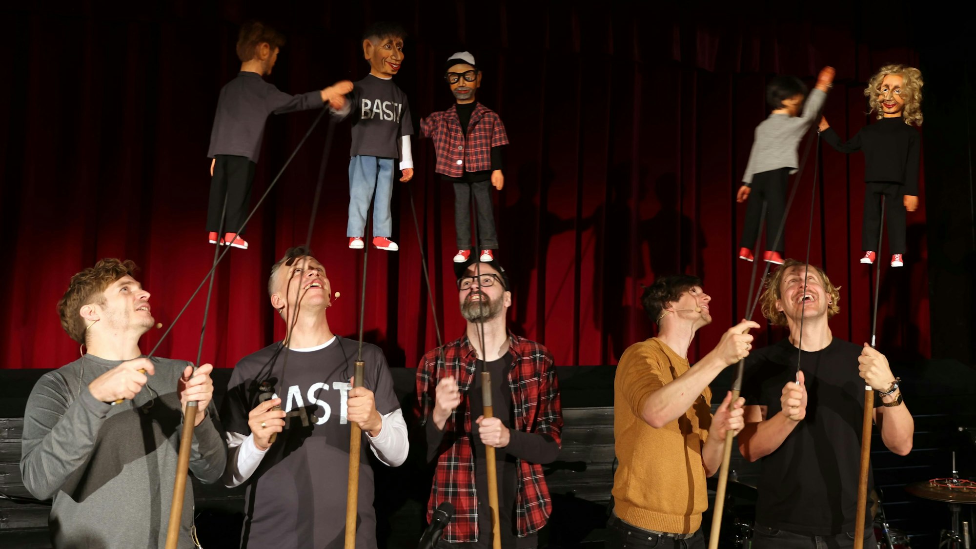 Die Stockpuppen-Klone von Kasalla wurden eigens für das Stück angefertigt.