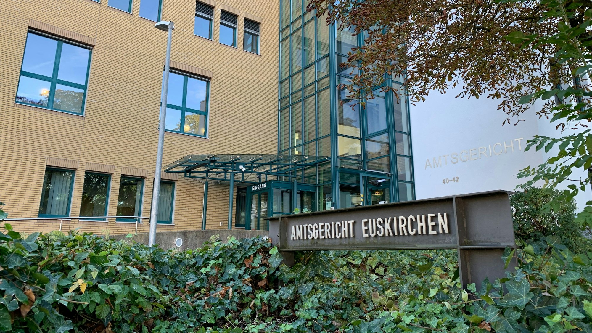 Der Eingang des Gerichtsgebäudes.