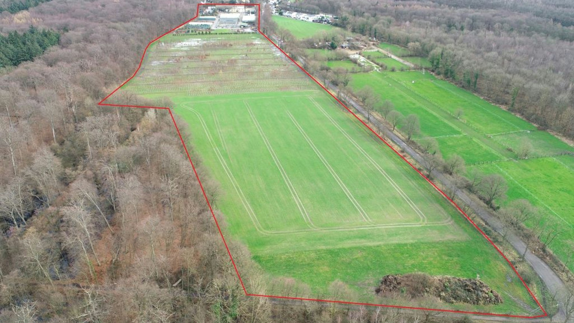 Das Foto zeigt das Grundstück in Frechen-Königsdorf, auf dem die ZUE errichtet werden soll.