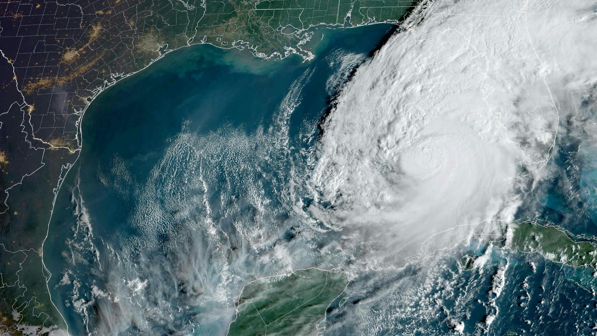 Ein Satellitenbild zeigt Hurrikan „Milton“ über der Westküste des US-Bundestaats Florida.