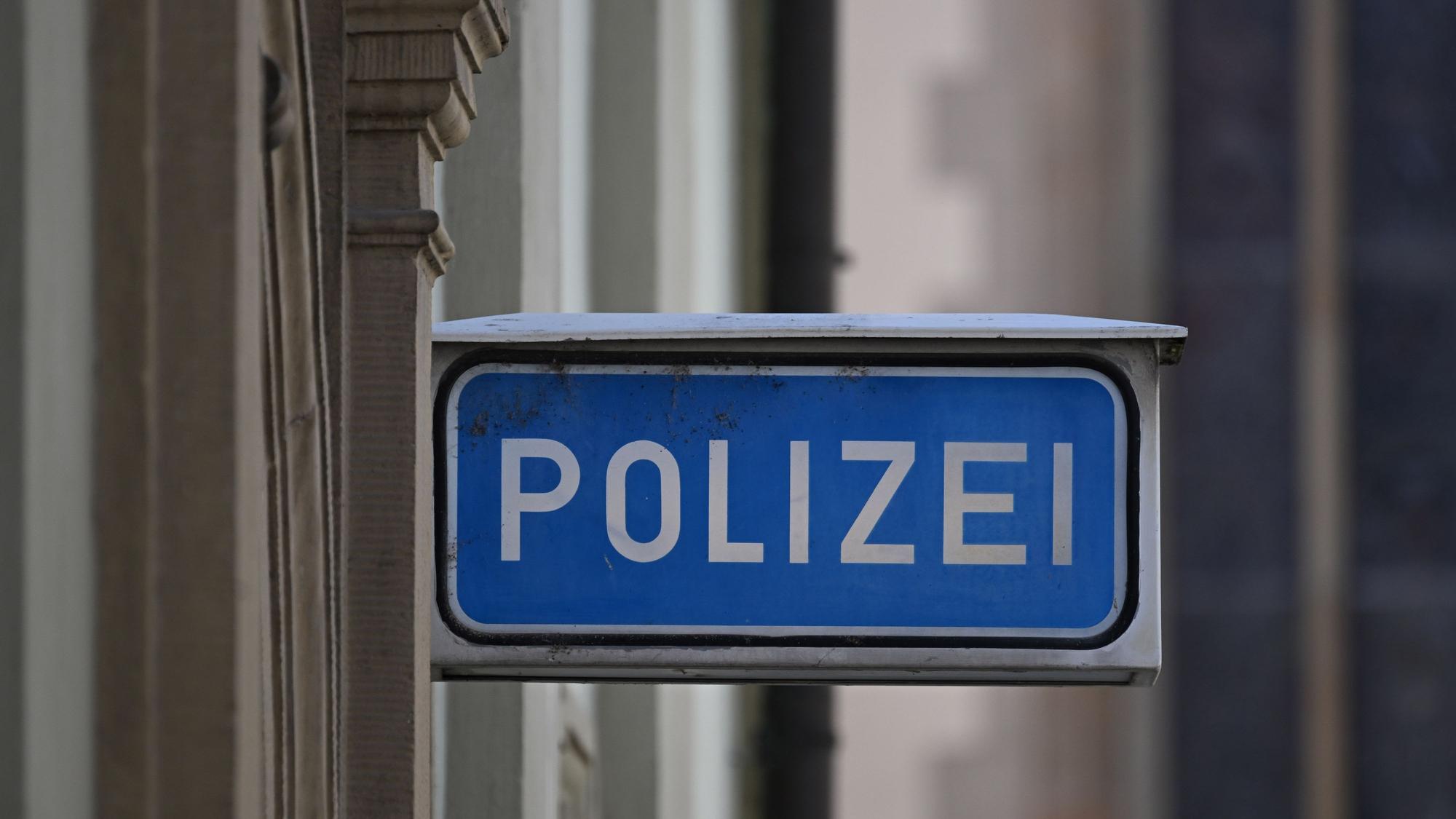 Die Polizei warnt vor falschen Bankmitarbeitern. (Symbolfoto)
