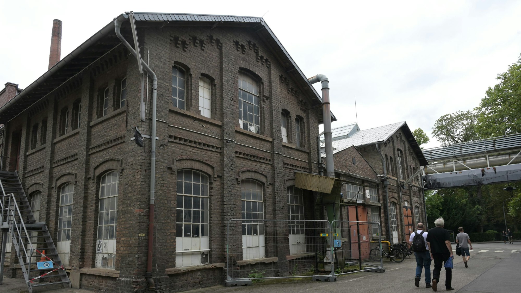 Auf dem Gelände der ehemaligen Zanders-Papierfabrik müssen neue Versorgungsleitungen verlegt werden.