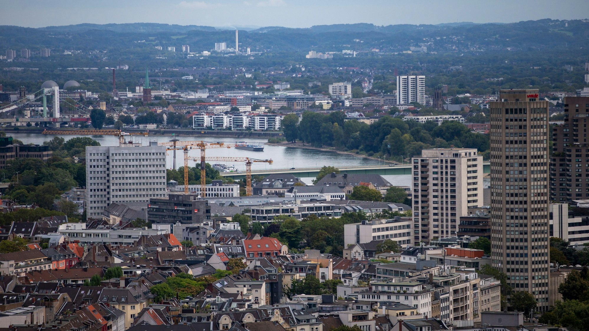 Das Bild zeigt einen Panorama-Blick über Köln.