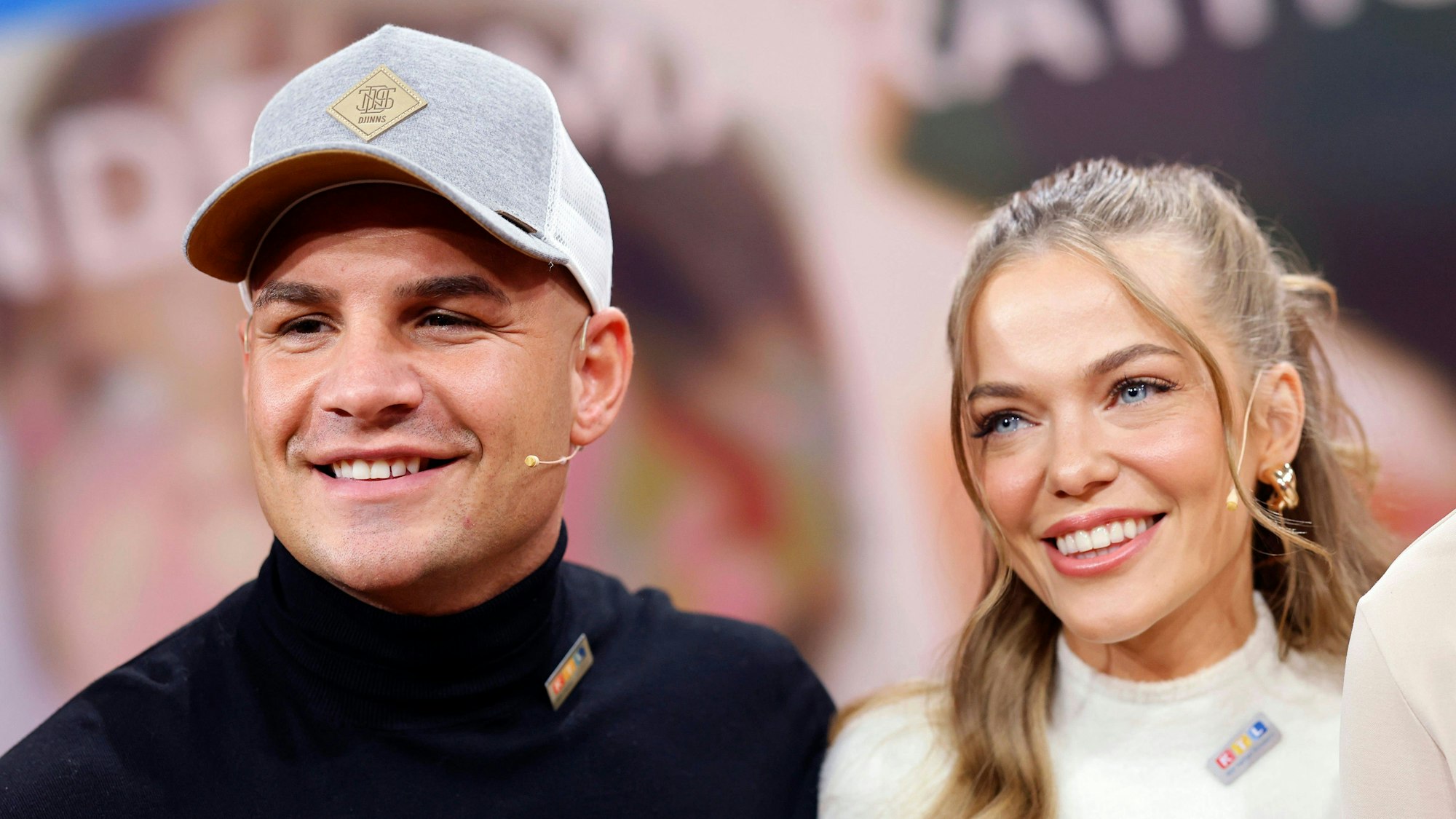 Sänger Pietro Lombardi und seine Verlobte Laura Maria Rypa beim 28. RTL-Spendenmarathon 2023 in den EMG-Studios.