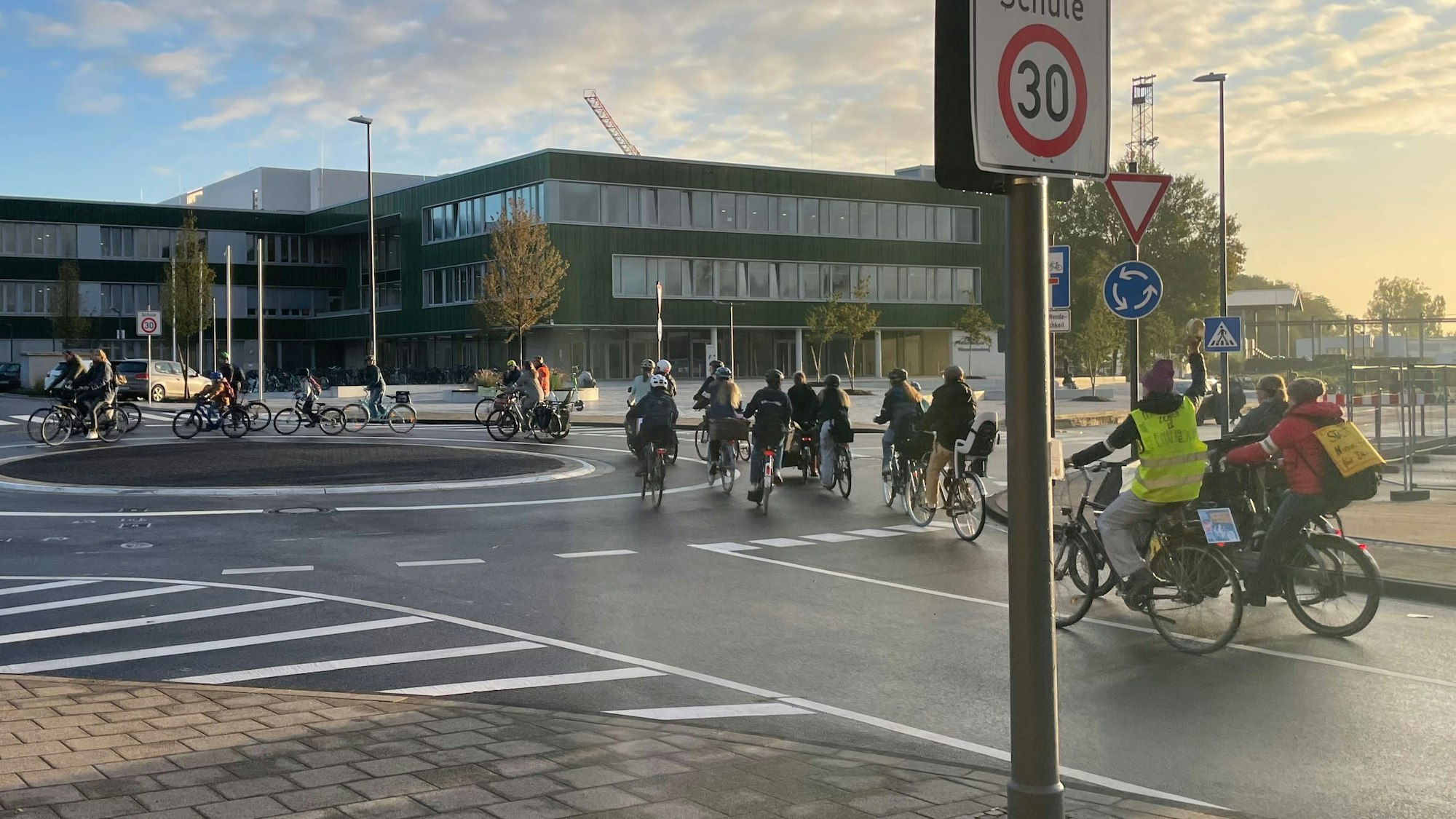 Der Schulweg wird von vielen Eltern und Kindern als unsicher beschrieben.