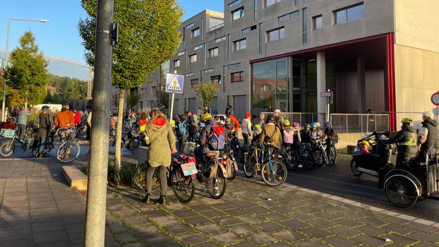 Demonstration vor dem Schulstart: Über 200 Menschen setzen sich am Freitag für sichere Schulwege ein.