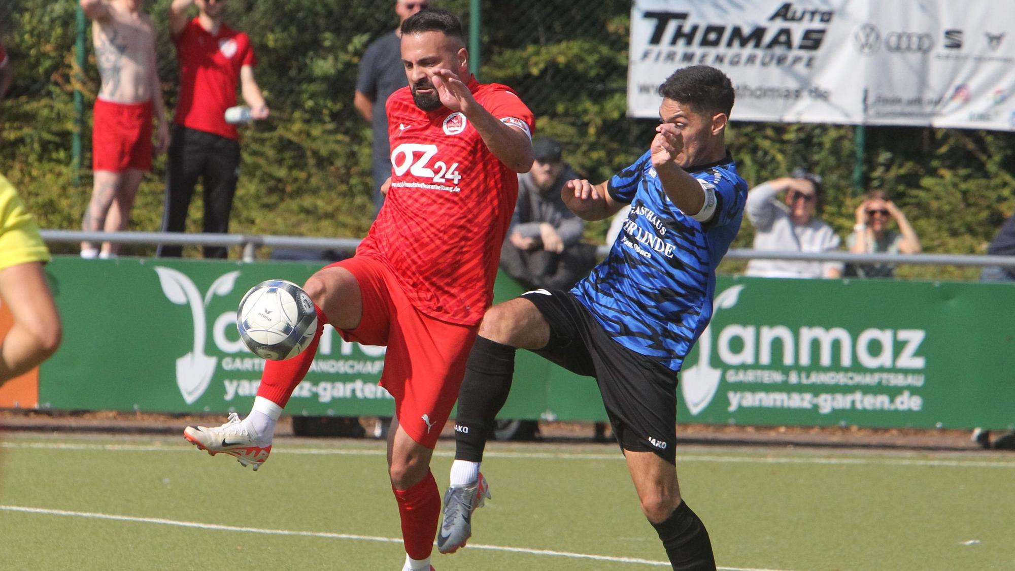 Fatih Tuysuz (links)