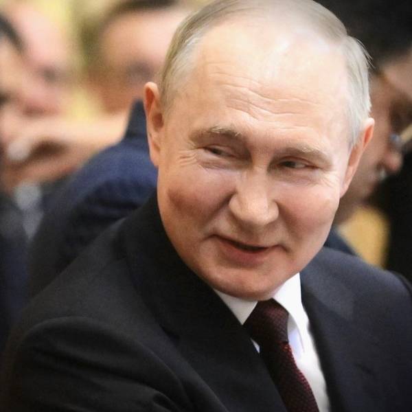 Russlands Außenminister Sergej Lawrow (l.) mit Kremlchef Wladimir Putin. (Archivbild)