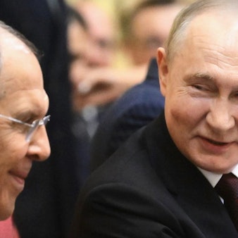 Russlands Außenminister Sergej Lawrow (l.) mit Kremlchef Wladimir Putin. (Archivbild)