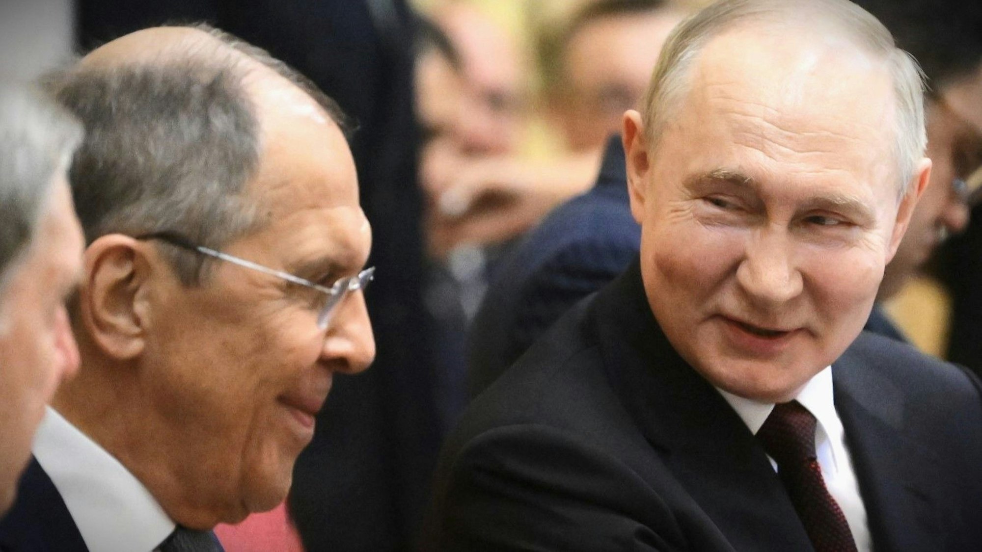 Russlands Außenminister Sergej Lawrow (l.) mit Kremlchef Wladimir Putin. (Archivbild)