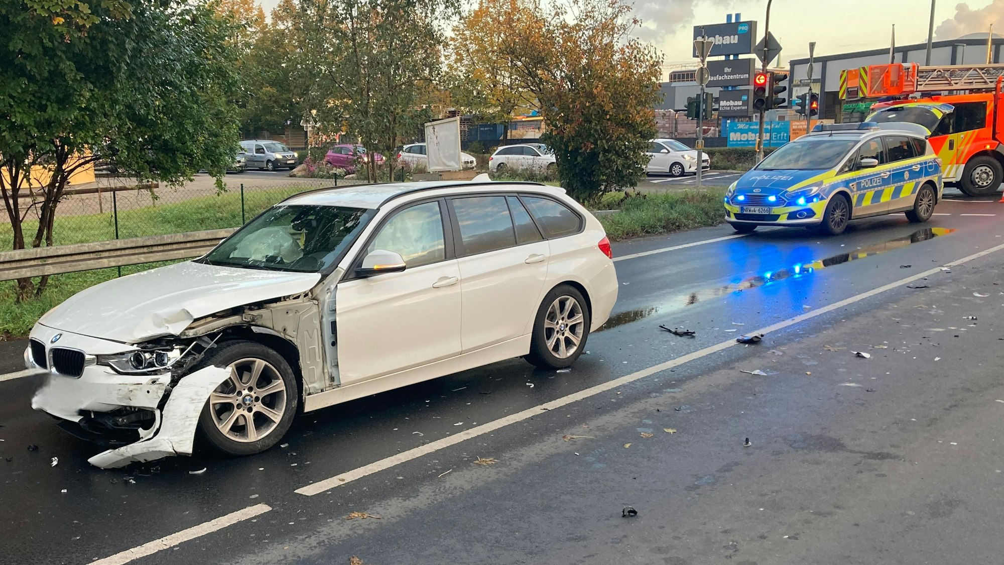 Auf dem Foto ist eines der Unfallfahrzeuge zu sehen.