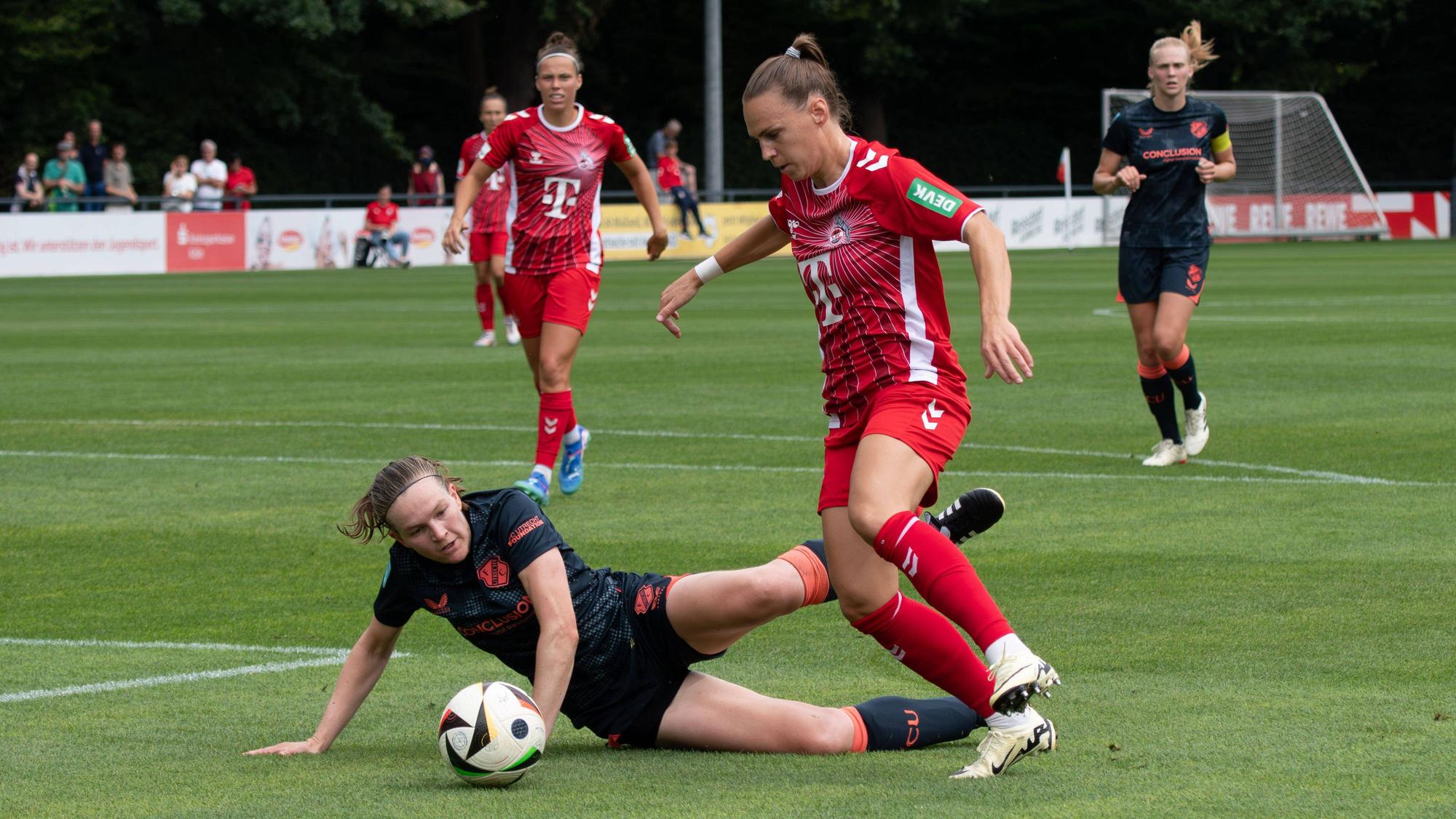 Cologne, Germany, August 17th 2024 Ilse van der Zanden 22 Utrecht and Dora Zeller 19 Köln in action during the friendly match between 1. FC Köln and Utrecht at RheinEnergieSportpark Rasenplatz, Germnay. Qianru Zhang / SPP Qianru Zhang / SPP PUBLICATIONxNOTxINxBRAxMEX Copyright: xQianruxZhangx/xSPPx spp-en-QiZhSp-DSC_4062-Enhanced-NR