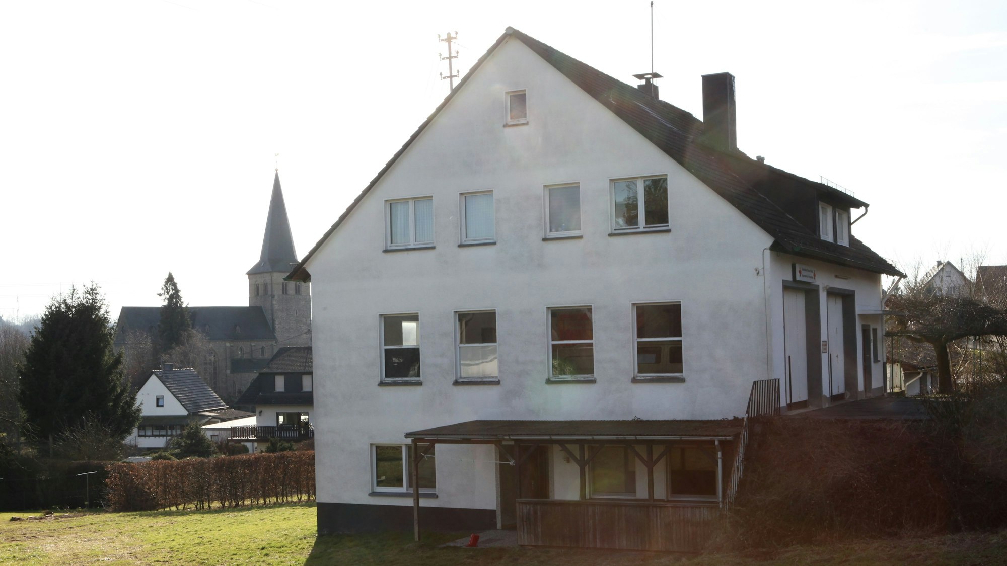 Ein weißes Haus.