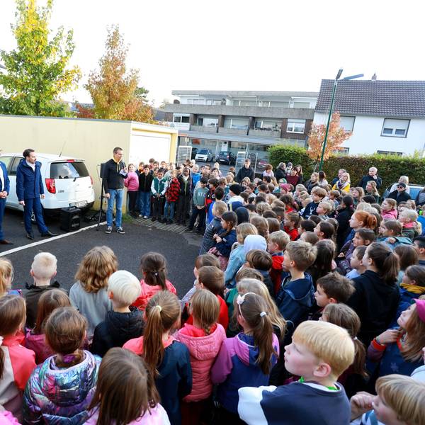 In der GGS Niederkassel wurden die neuen Schulcontainer eingeweiht