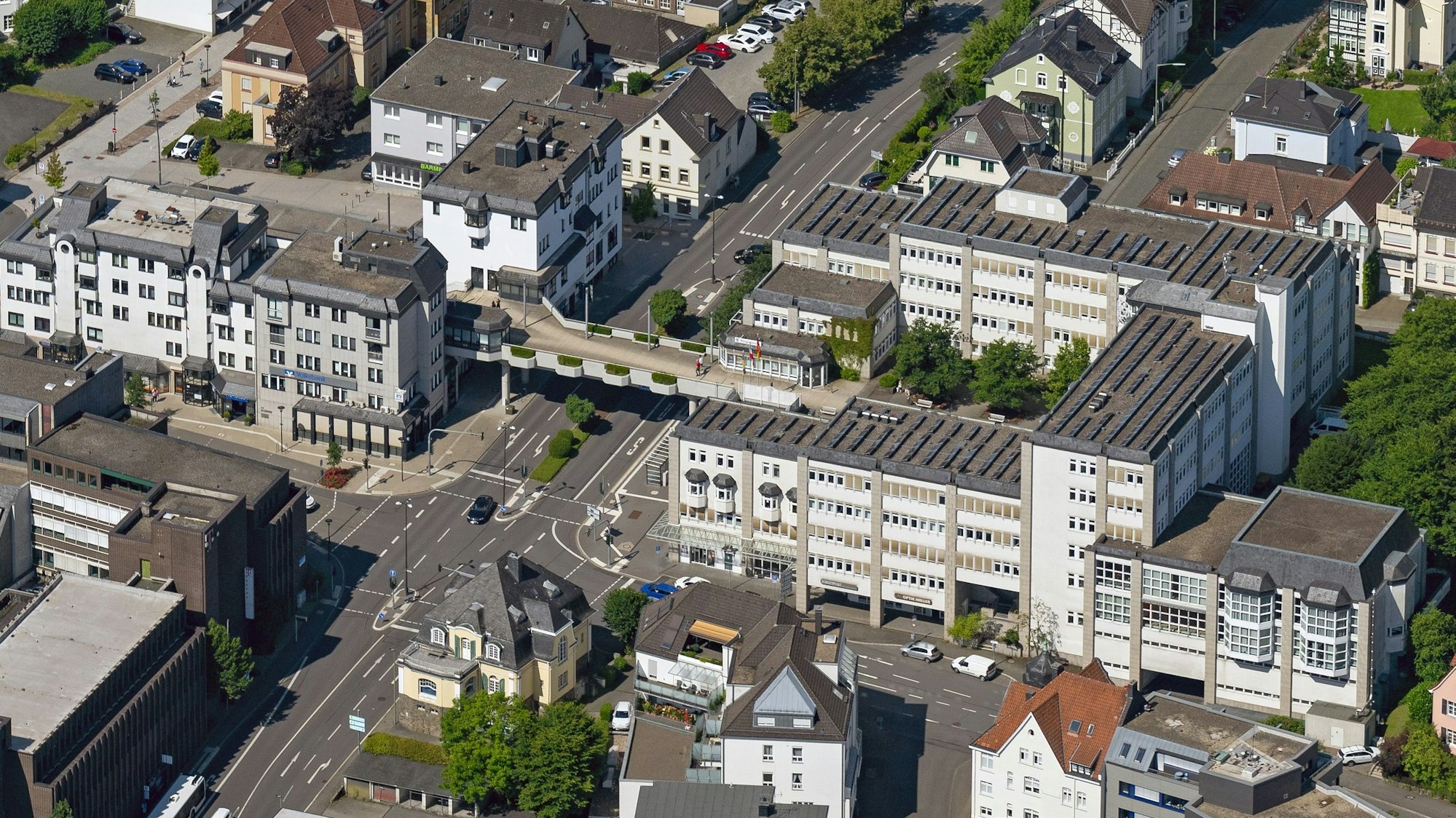 Luftbild des Rathauses in Gummersbach