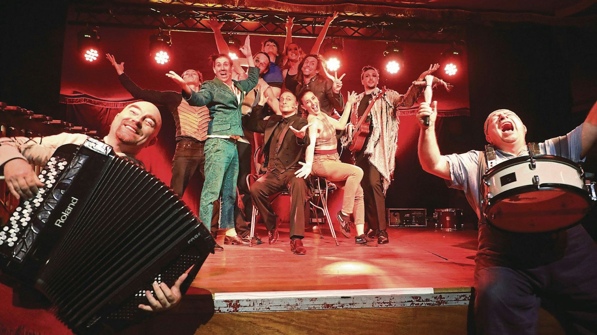 Finale der Dinner-Show im Spiegelzelt in Altenberg des Gastronoms und Veranstalters Markus Wißkirchen.