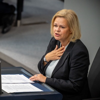 Nancy Faeser (SPD), Bundesministerin des Innern und Heimat, bei der Debatte zur ersten Lesung mehrerer Gesetzentwürfe zum sogenannten Sicherheitspaket der Bundesregierung.